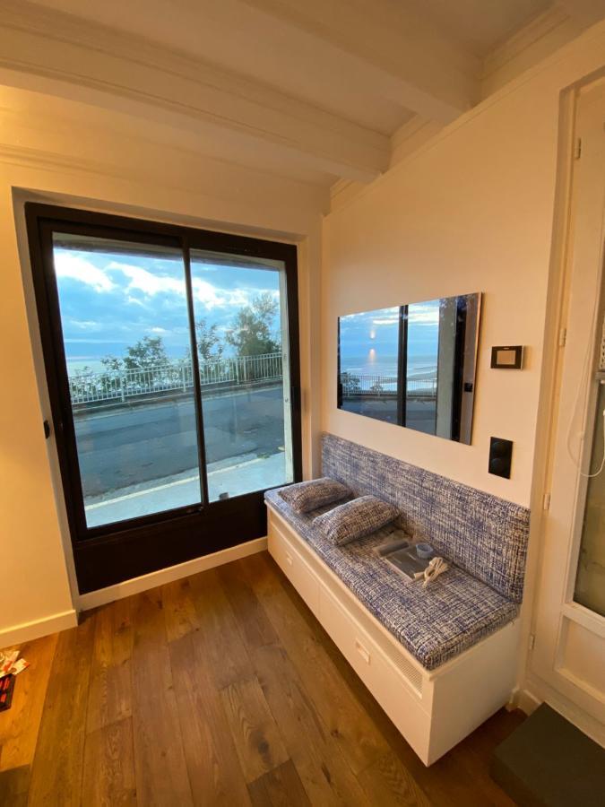 Appartement Face Mer Avec Terrasse Et Parking Trouville-sur-mer Exteriör bild