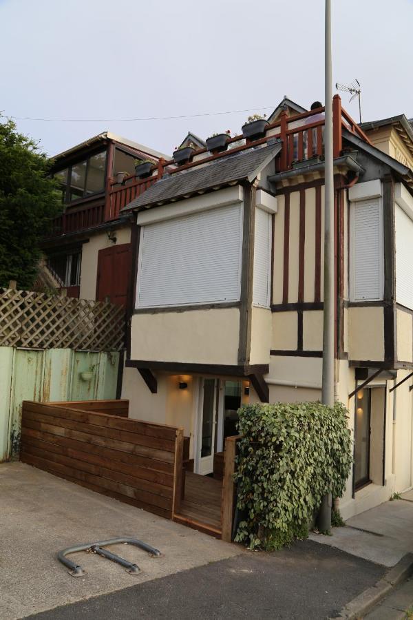 Appartement Face Mer Avec Terrasse Et Parking Trouville-sur-mer Exteriör bild