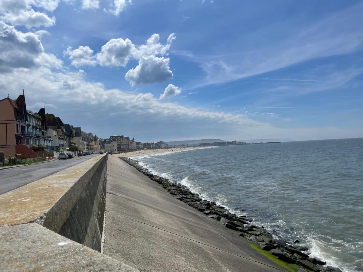 Appartement Face Mer Avec Terrasse Et Parking Trouville-sur-mer Exteriör bild